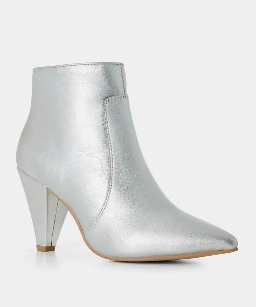 Shooting Star Leather Boots